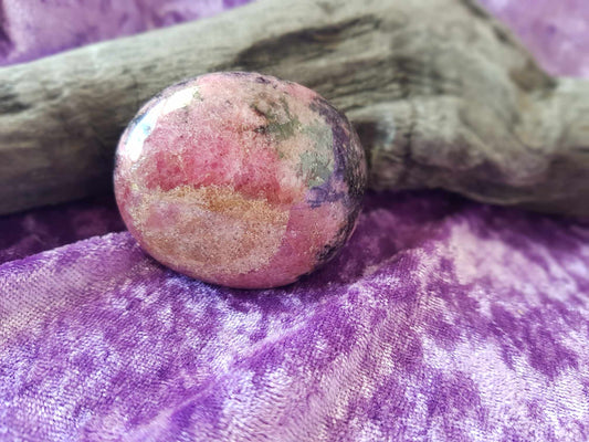 Rhodonite Palmstone